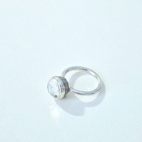Silver ring s.95 with perimeter zircons like new