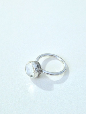 Silver ring s.95 with perimeter zircons like new