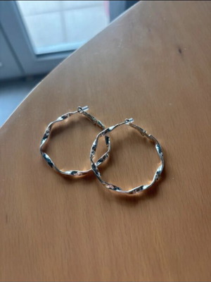 Silver earrings new, silver color