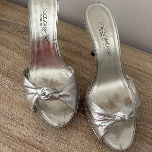 Dolce & Gabbana leather sandals like new, silver, size 36
