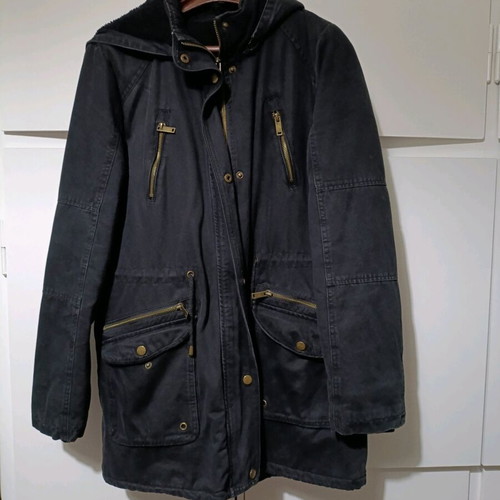 Black women's parka like new with removable fur