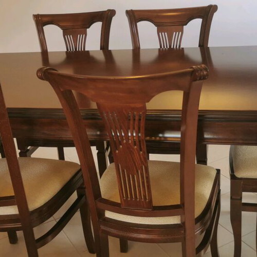 Dining set like new, table with 6 chairs