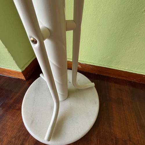 Coat rack in white with gold details like new