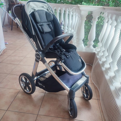 Oyster 3 in 1 stroller like new with accessories