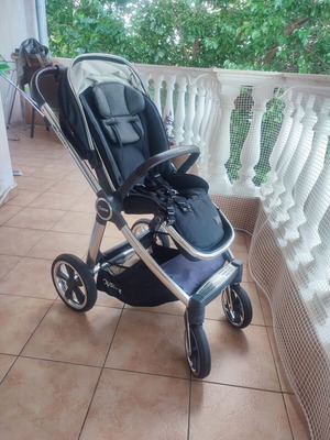 Oyster 3 in 1 stroller like new with accessories