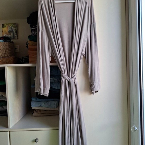 Long kimono robe like new in beige-grey