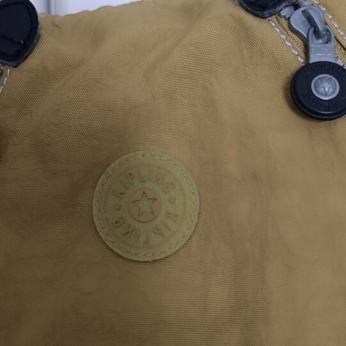Kipling shoulder bag like new, waterproof fabric, gold color