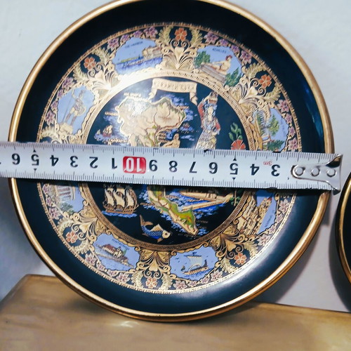 Decorative souvenir plates with 24k gold, like new