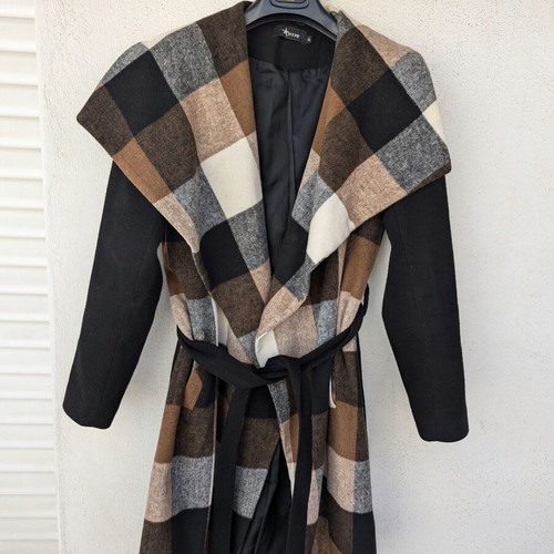 Hype warm coat used, checked pattern in black and beige, size XL