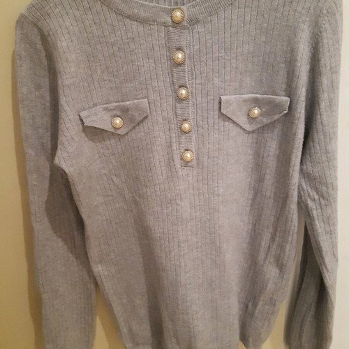 Knitted sweater with pearl buttons like new, gray