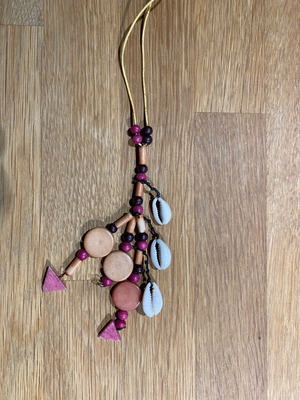 Boho necklace with shells like new, leather and beads in pink shades