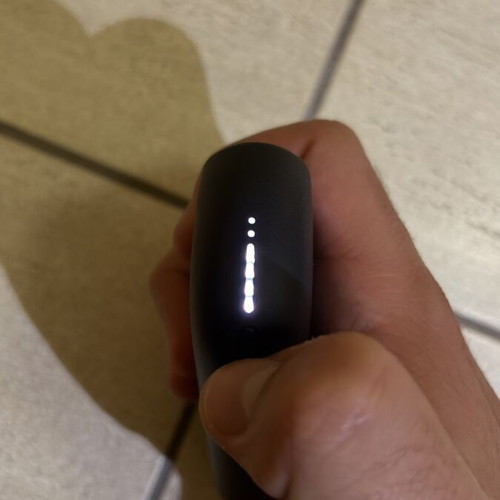 IQOS ILUMA i Midnight Black used with base and holder