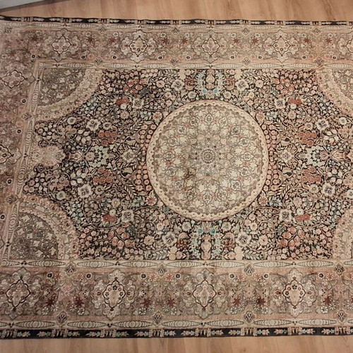 Persian rug used 100% silk handmade 2.40 x 1.64