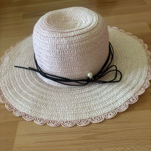 Beach hat pale pink used