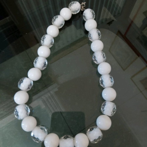 Alexi Adriotti necklace like new, white, vintage style