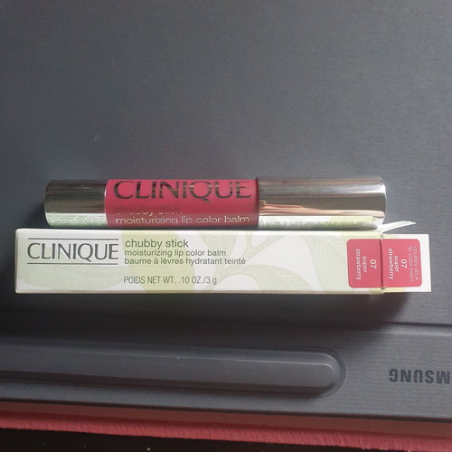 Clinique stick lip balm like new, used 2 times