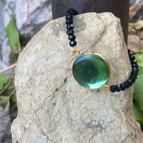 Handmade bracelet with black crystal and castoni motif