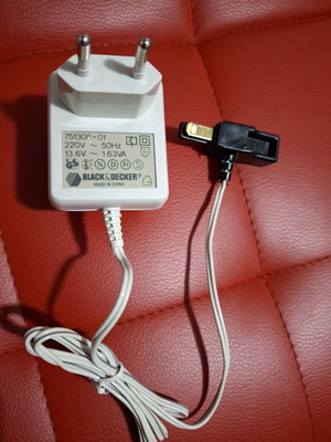 Φορτιστής Black & Decker 751308-01 μεταχειρισμένος για σκουπάκι χειρός 13,6V