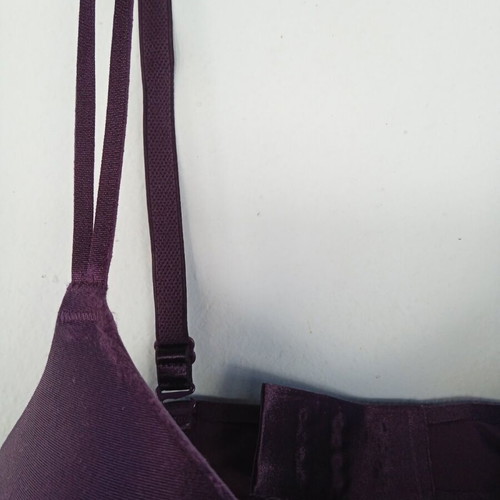 Triumph women's bra used, purple, size 80B with padding