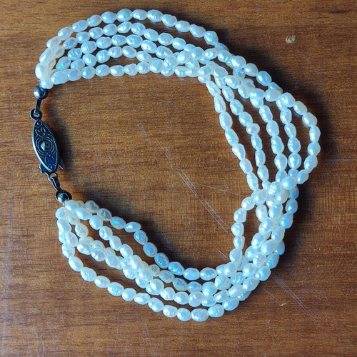 Vintage freshwater pearl bracelet in like new condition, 18cm