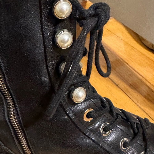 Zara boots used with pearls and front mirror, black size 40