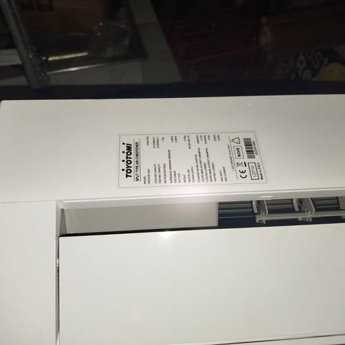 Toyotomi Kuro 24000 BTU air conditioner inverter with heating and cooling
