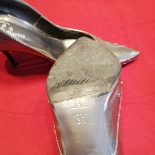Batta lamé pumps like new, olive with embroidery and studs size 36