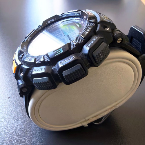 Casio Protrek PRG-240-1ER watch like new, solar powered, outdoor features