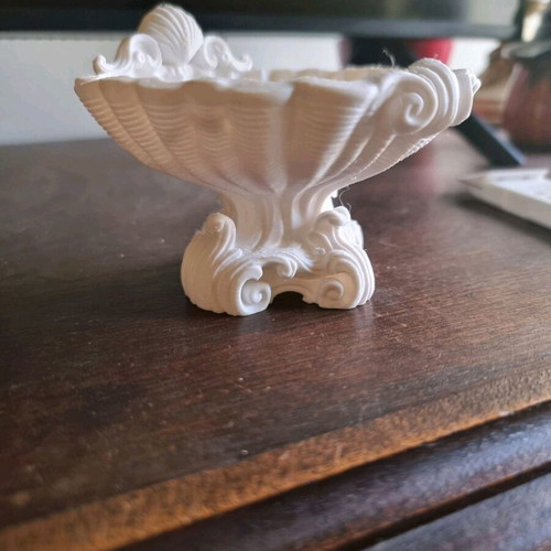 Jewelry holder shell-shaped like new