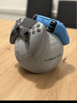 Поставка за контролери Топка Champions League EA FC Ultimate Team