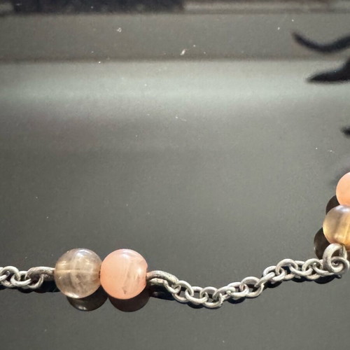 Long necklace new in nude colors