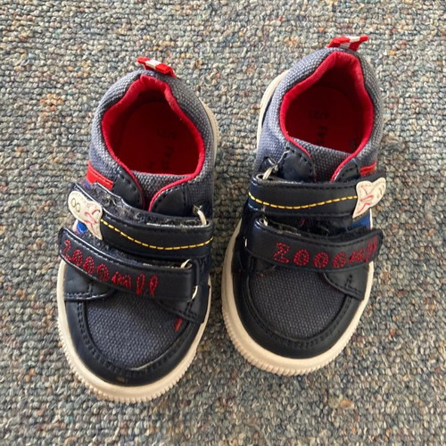 George kids shoes used, space theme, size 21