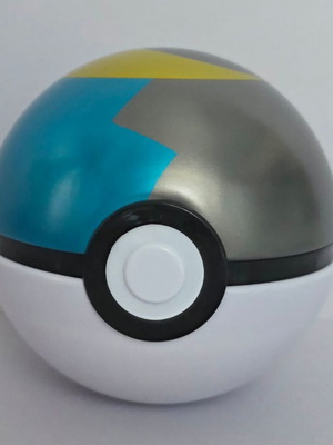 Pokemon Poke Ball Tin No2 like new, empty