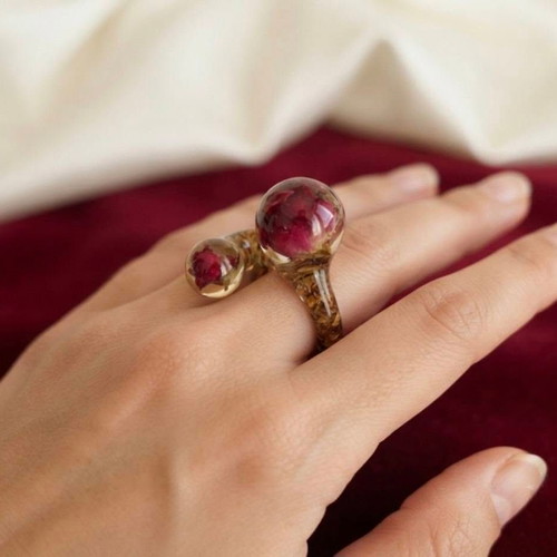 Handmade ring with natural red roses in resin, new