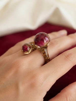 Handmade ring with natural red roses in resin, new