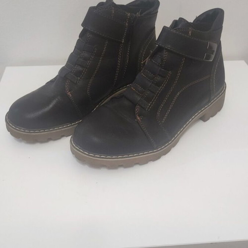 Women's ankle boots like new with warm lining and zipper, size 41