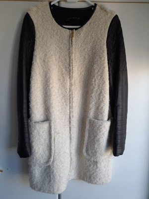 Παλτό Zara μεταχειρισμένο με δερμάτινα μαύρα μανίκια και χρυσά φερμουάρ