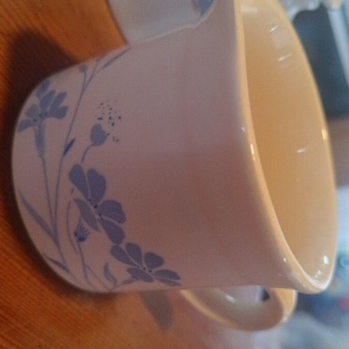 Tea and coffee set like new with creamer and sugar container