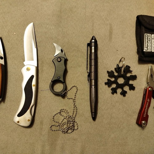 EDC set like new with 2 folding knives, pendant nail tool, tactical pen, multitool