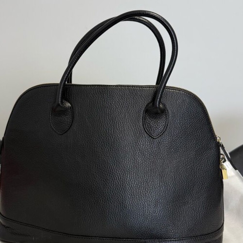 Guy Laroche black leather handbag like new
