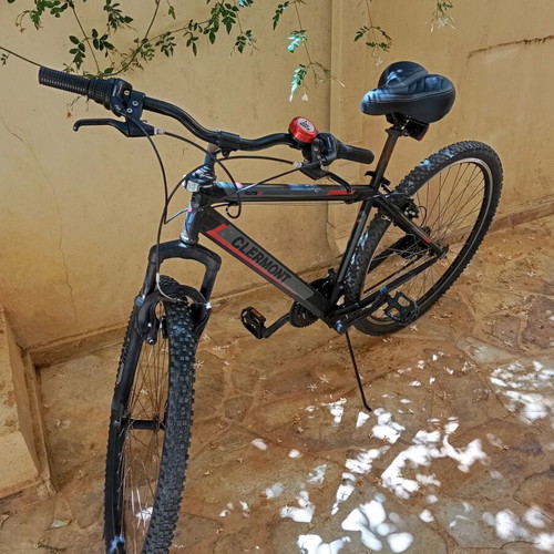 Clermont 29" Mountain Bike like new, 18-speed, front and rear lights