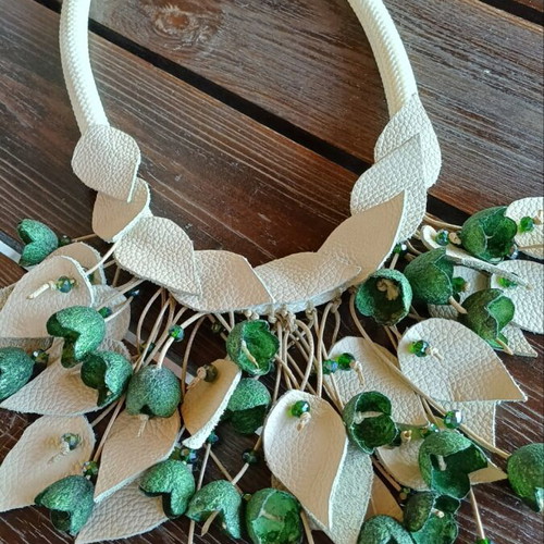 Leather necklace with leaves and cocoons new, beige and green