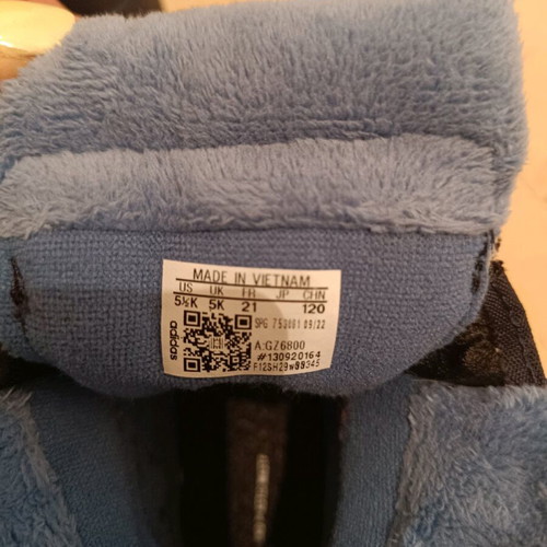 Adidas Winterplay kids snow boots Navy blue like new size 21