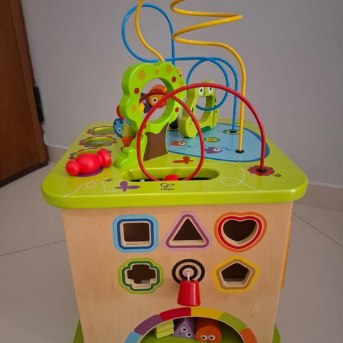 Hape Totally Amazing wooden activity cube Country Critters