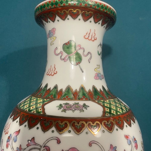 Qianlong Chinese vase with dragon and phoenix designs like new