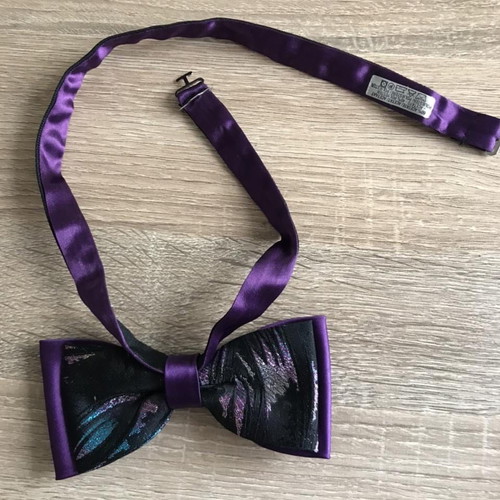 Purple bow tie unused