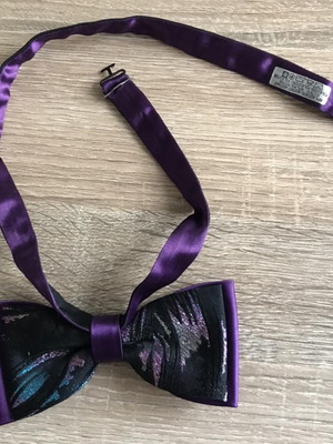 Purple bow tie unused