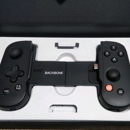 Backbone One Android used with USB Type-C and headphone jack