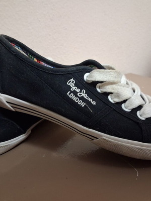 Παπούτσια Pepe Jeans πάνινα μεταχειρισμένα, νούμερο 37, unisex, μαύρα
