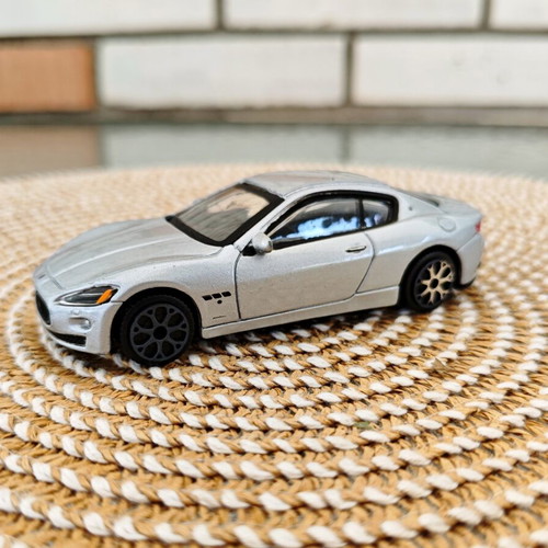 Bburago Maserati GranTurismo 1:43 diecast car used